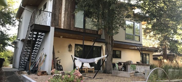 Beautiful newly updated home in Boulder! Entrance on side of house up stairs. Các khách sạn ở Boulder