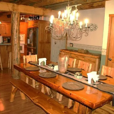 Comfy, Family Friendly, Cabin - Hot Tub, Fishing, Hiking, Wildlife Great Views!
