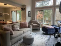 Newly renovated Townhouse walking distance to Mt.Snow base lodge.
