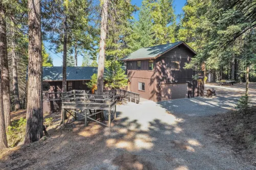 NEW! Luxury Cabin W/Deck, views & Playground! Pool, Slots, Fun, Snow !