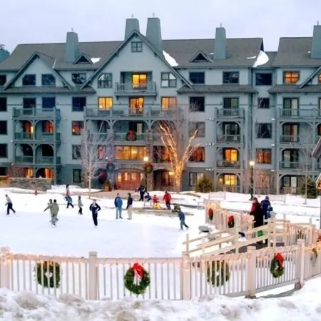 Spacious 4Br/4Bth Lodge With Ice Skating Pond, Heated Pool, 3 Min Walk To Ski