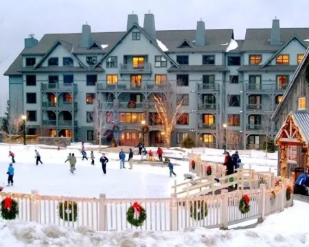 Spacious 4Br/4Bth Lodge With Ice Skating Pond, Heated Pool, 3 Min Walk To Ski Hotels in Stratton Mountain