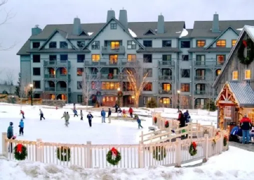 Spacious 4Br/4Bth Lodge With Ice Skating Pond, Heated Pool, 3 Min Walk To Ski ビレッジャー周辺のホテル