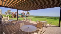 Beachfront - 3 blocks to city center - walking distance to restaraunts