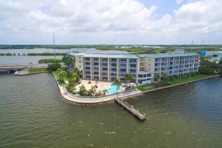 Beautiful Waterfront Condo!! Amazing View!! Mins to Beach! Great Location!