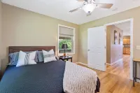 Open Concept /Spacious/ Private /Modern /Hardwoods