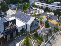 JB Grand Resort Hotels in Tha Yang