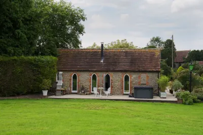 Charming Shropshire Cottage w/ Private Hot Tub, Ice Bath & BBQ Hotels in 