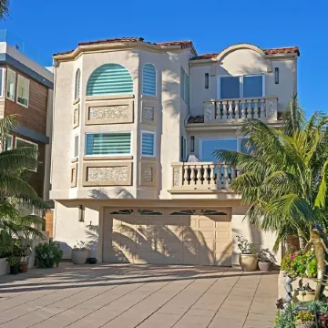 Jan-April Whale Watching . Escape to CA’s Best Kept Secret Silverstrand Beach.