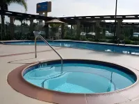 Stanford Inn & Suites Anaheim - vasca da bagno