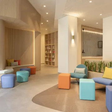 Staybridge Suites MALAGA by IHG Отели рядом с достопримечательностью «Стадион «Ла-Росаледа»»