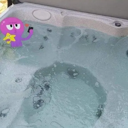 Cozy Native American Village! HOT TUB! PET FRIENDLY!Fenced-in yards!