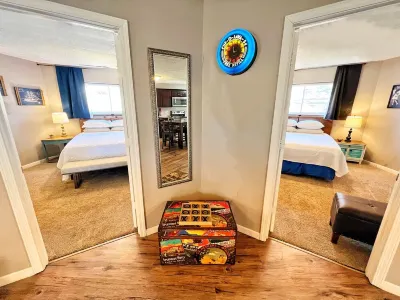 Above J’Town Marina, Lcky. Boat Parking. 3 Full Baths. Pool Table. Pet Friendly.