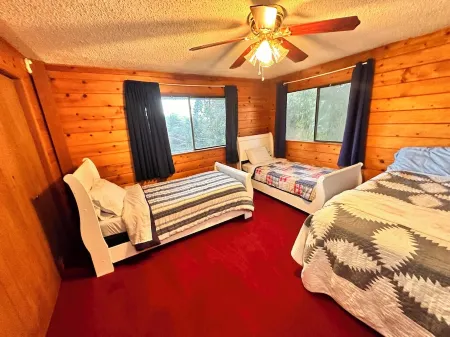 Family and pet friendly cabin near Shaver Lake!
