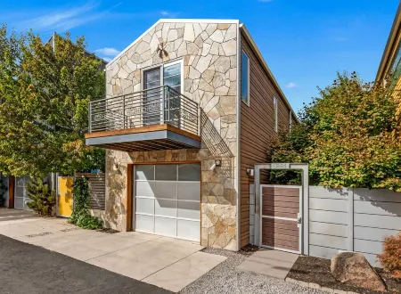 Luxury Modern on Newport- Westside | Walk | Dog friendly