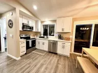 08 Min to PAE Airport - Cozy 2Br Home Surrounded by Nature w/carport 에버렛 호텔