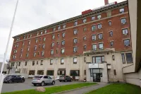 亞瑟王子海濱套房酒店 鄰近Moksha Yoga Thunder Bay的酒店