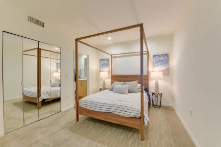 Lavish Living, Lux Marina Views Отели рядом с достопримечательностью «Fisherman's Village»