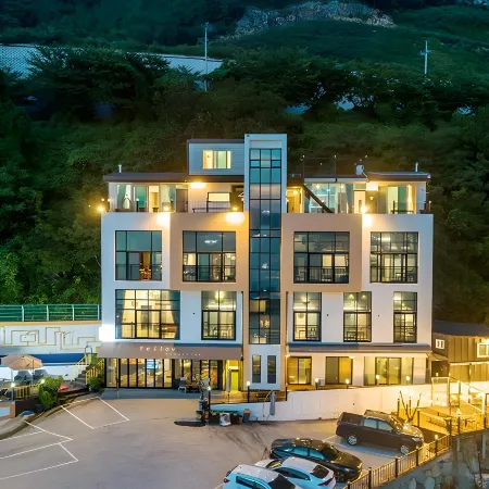 Yeosu Yellow Sub Marine Отели рядом с достопримечательностью «Поле для гольфа The Ocean»