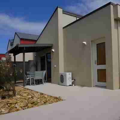 The Lakes Apartments Hotel Exterior