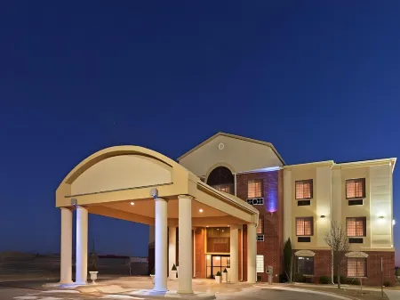 Holiday Inn Express & Suites Plainview