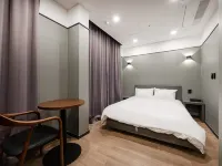 โฮเทล อาโรโซ โรงแรมใกล้Sinmok-dong