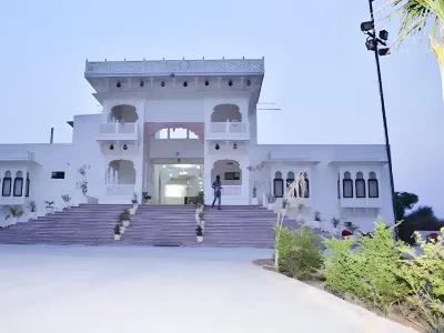 Tej Mahal Palace Bandikui Hotels near JEEVAN DHARA LIBRARY, DAUSA