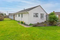 Sandbanks Sleeps 4 | Beach Pass & 1 Dog