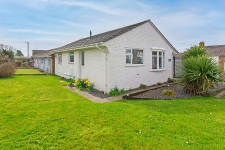 Sandbanks Sleeps 4 | Beach Pass & 1 Dog