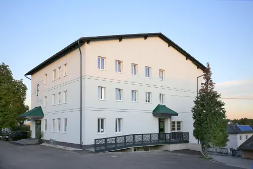 F Hotel 24h Check-IN Hotels in Ansfelden