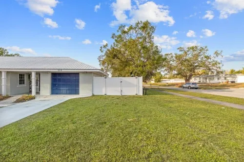 Private Sarasota Pool Home. Close to Beaches. Fenced Yard. Pet Friendly Hotels in Whitfield