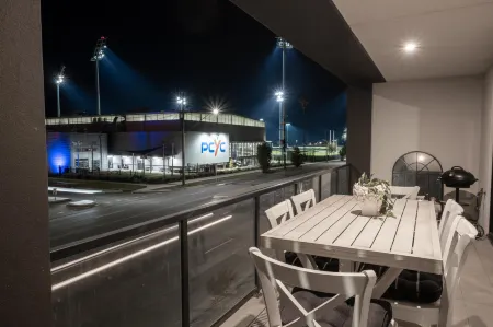 CBD Apartments by the International Отели рядом с достопримечательностью «Сити оф Вагга Вагга Ботаник Гарденс»