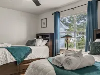 Day Dreamer minutes to Stadium with Fire pit and  Parking Hotels in Northport