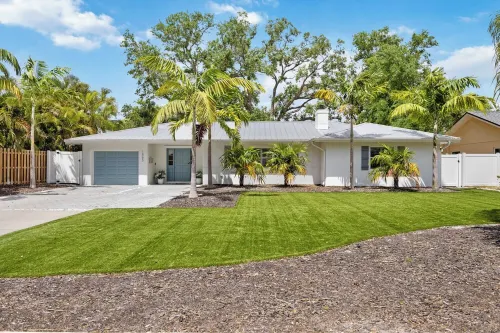 Tropical Oasis with Private Pool & Spa, Minutes from Siesta Key Beach! - مسبح خاص