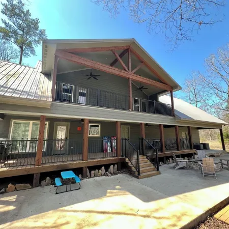Spacious Cabin on Little Mo River!! Game Room! Relax & Have Fun! 4 Bed, 4.5 Bath
