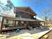 Spacious Cabin on Little Mo River!! Game Room! Relax & Have Fun! 4 Bed, 4.5 Bath
