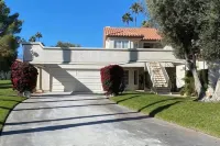 NEW 3-bedroom condo in Palm Desert with 2 Pools, WiFi, Pickle Ball, Tennis + Gym