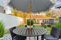 Stylish & Lux Stay, Walk to Top Eats & Pickleball