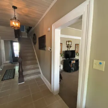 Charming Wheeling Island home. Large cozy and spacious! Your home away from home