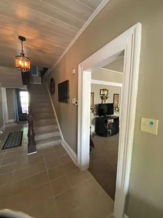 Charming Wheeling Island home. Large cozy and spacious! Your home away from home