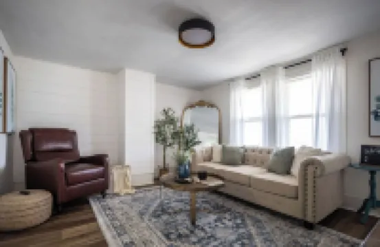 Walkable to Everywhere in Little Italy- Near CWRU, Cleveland Clinic Main Campus