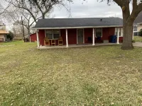 Four bedroom river house located minutes away from Matagorda, TX and the beach. - 2-Star