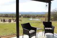 Spacious house with amazing mountain views in the Potato Hills