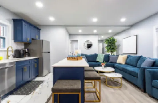 Comfort Meets Style 3-bedroom apartment with WiFi and Parking Close to NYC