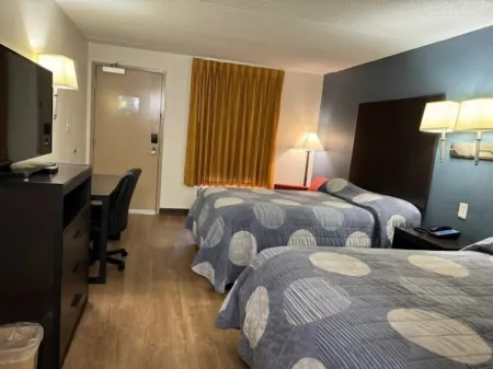 Hilltop Inn Отели в г. Грешам Парк