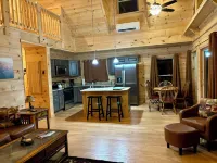 Spacious 5-king bedroom cabin with private bathrooms minutes from Asheville.