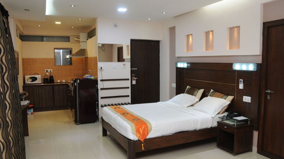 Maple Suites