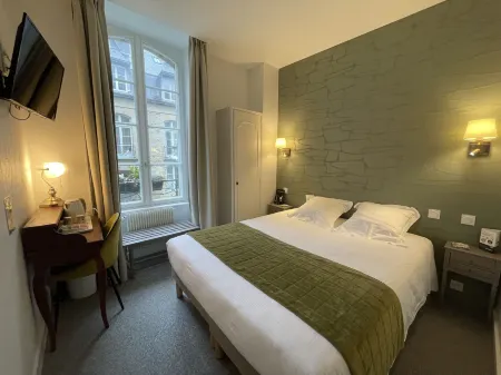 Balzac Hôtel Restaurant Отели в г. Сен-Брис-ан-Коглес