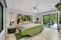 Unique Art Nature Hideaway Walkable to Wilton Drive