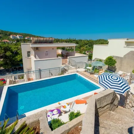 Villa Borna Apartments